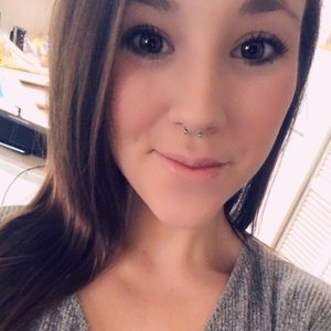 Meet your Posher, Alexis